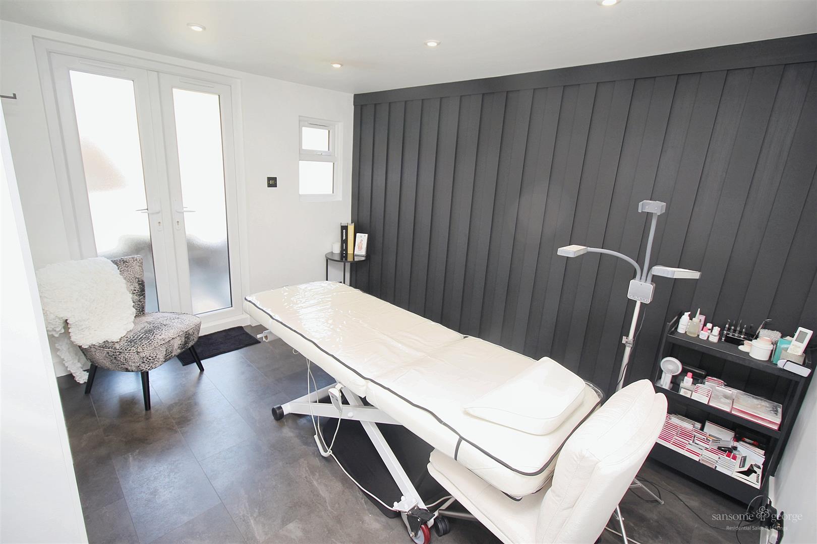 Latimer Drive, Calcot, Reading